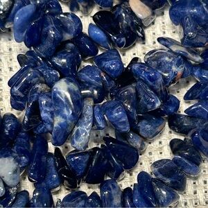 Lapis lazuli Chip necklace 32 in black